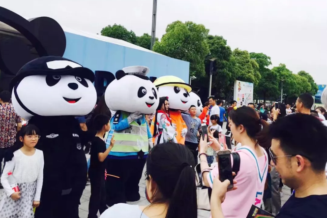 熊猫警察在第13届中国国际动漫节主会场