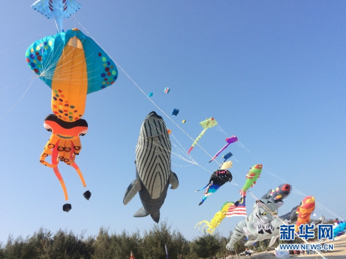 3月10日，泰国国际风筝节中，被搬上蓝天的“深海世界”。